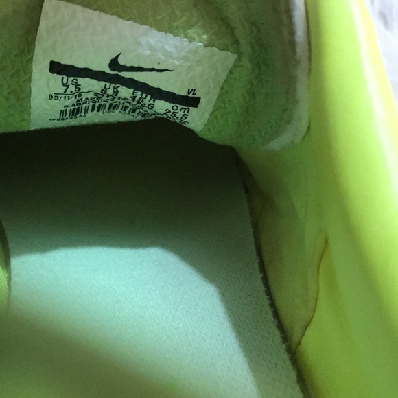 Nike Macistax Yellow Sneakers - Picture 9 of 13